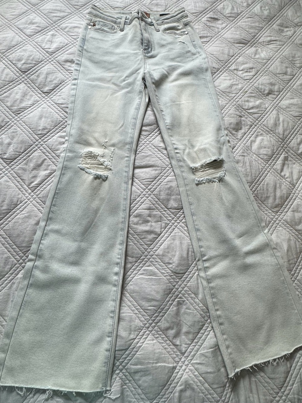 NWT- Judy Blue Light Wash Distressed Bootcut Jeans in Blue Size S/26